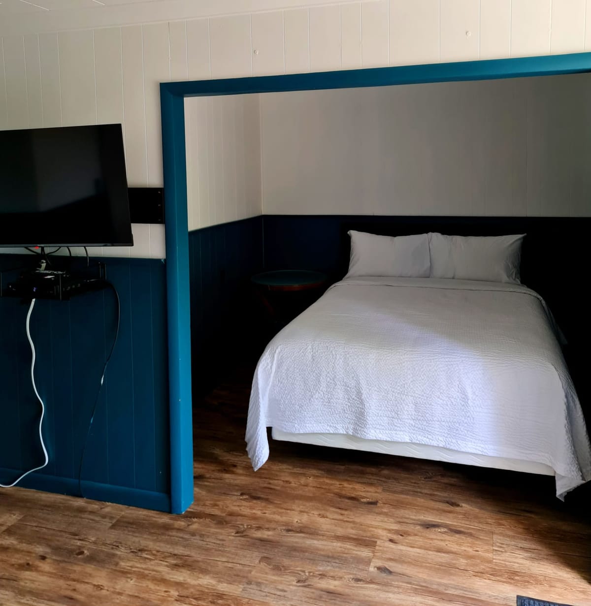 Queen bed in a newly renovated Standard Double Queen room at Norwest